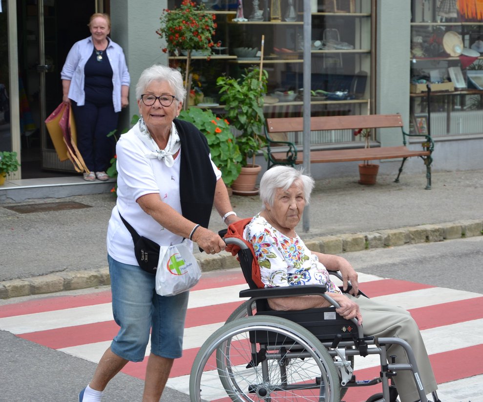 ..gemeinsam auf den Weg zum Stadtplatz.