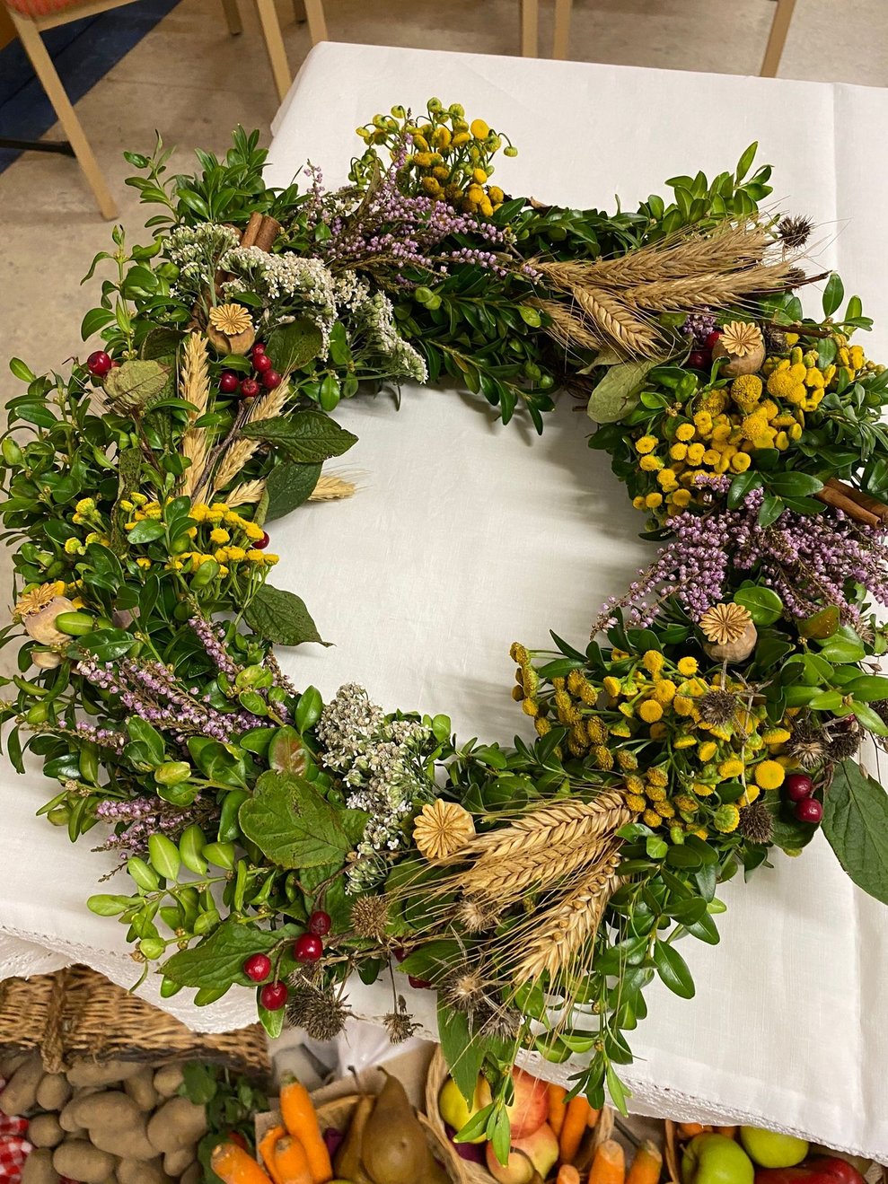 ein selbst gebundener Kranz für den Altar