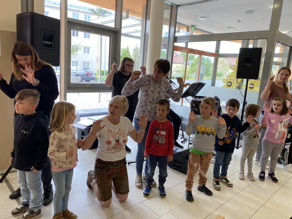 Nach dem Eis essen stürmten die Kindergartenkinder...