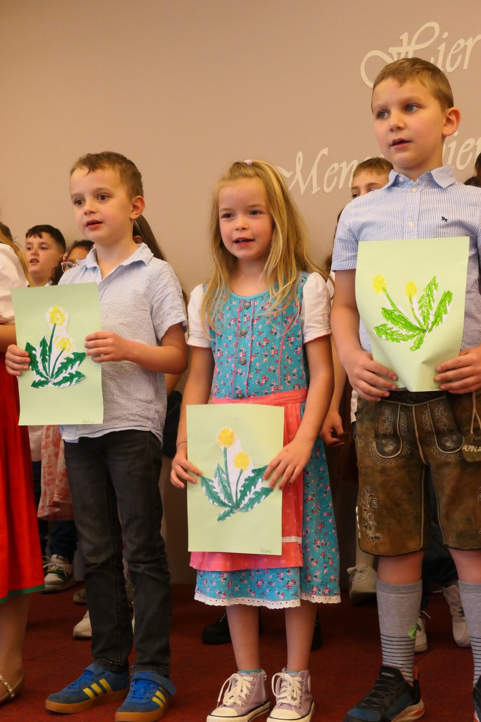 Die Kinder mit den Blumen Zeichnungen.