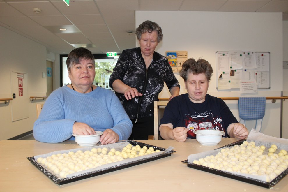 Weihnachtskekse backen