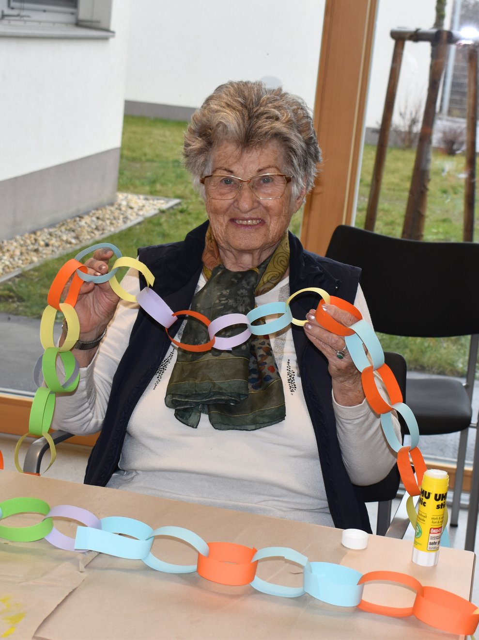 Basteln der Faschingsgirlanden 