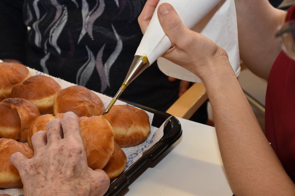 Krapfen füllen.