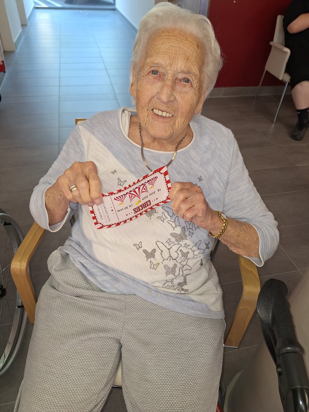 Unsere Bewohnerinnen und Bewohner wurden im Vorfeld mit liebevoll gestalteten, stilechten Eintrittstickets ausgestattet.