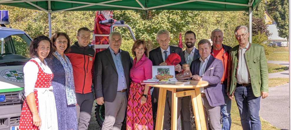 Viel zu sehen und besonders viel Andrang herrscht beim Stand der Bergrettung Aspang.