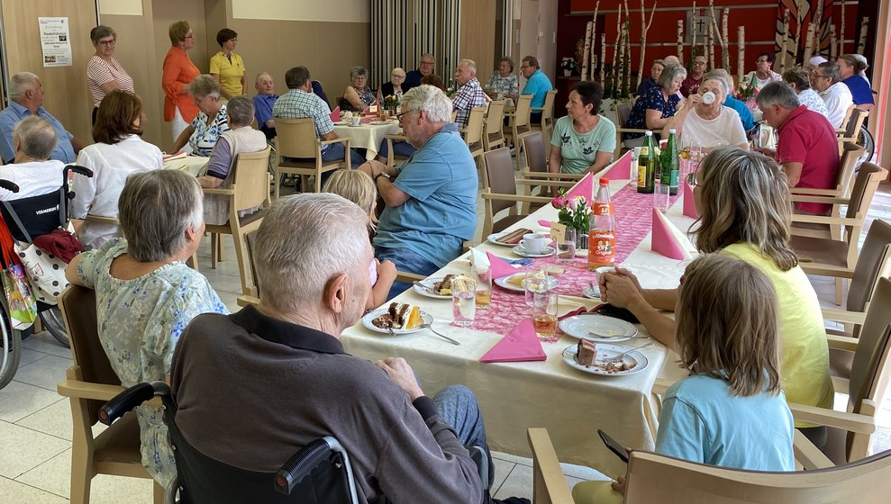 Dir. Wingelhofer begrüßt die Jubilare und ihre Angehörigen herzlich.