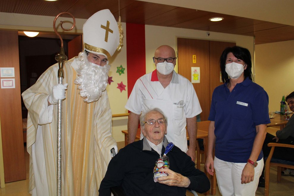 Nikolaus besucht Bewohner