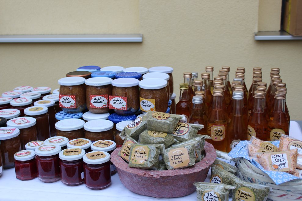 Marmeladen und Säfte