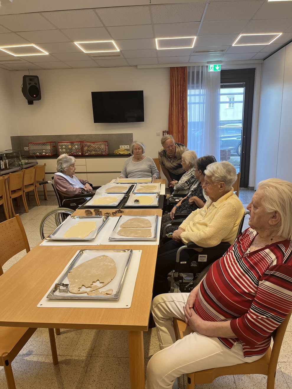 Menschen backen Kekse