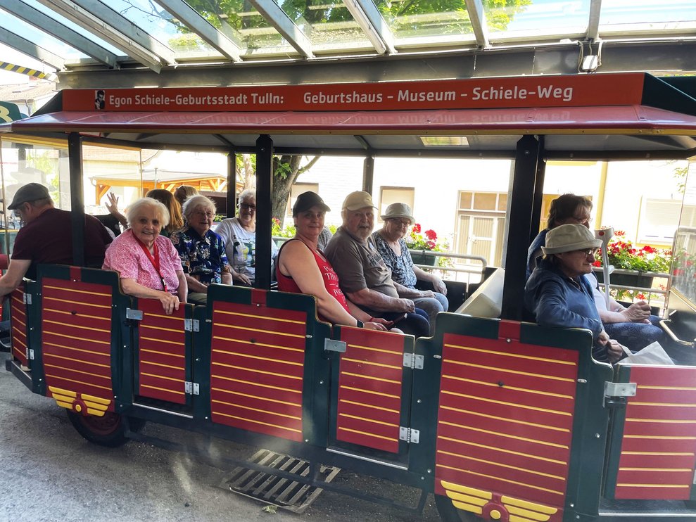 Alle sitzen