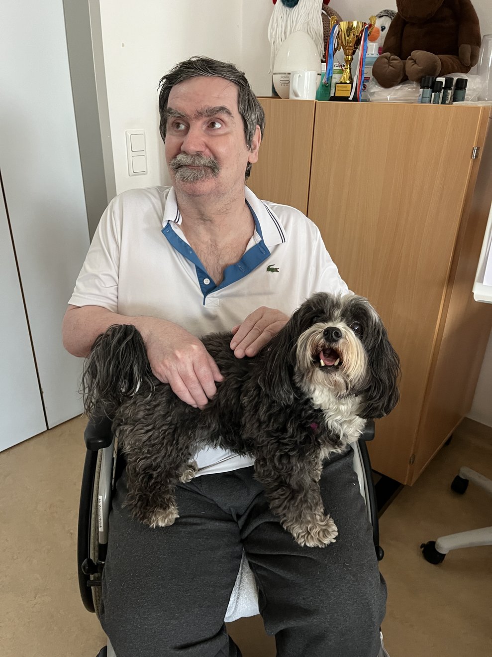 Bewohner mit Hund