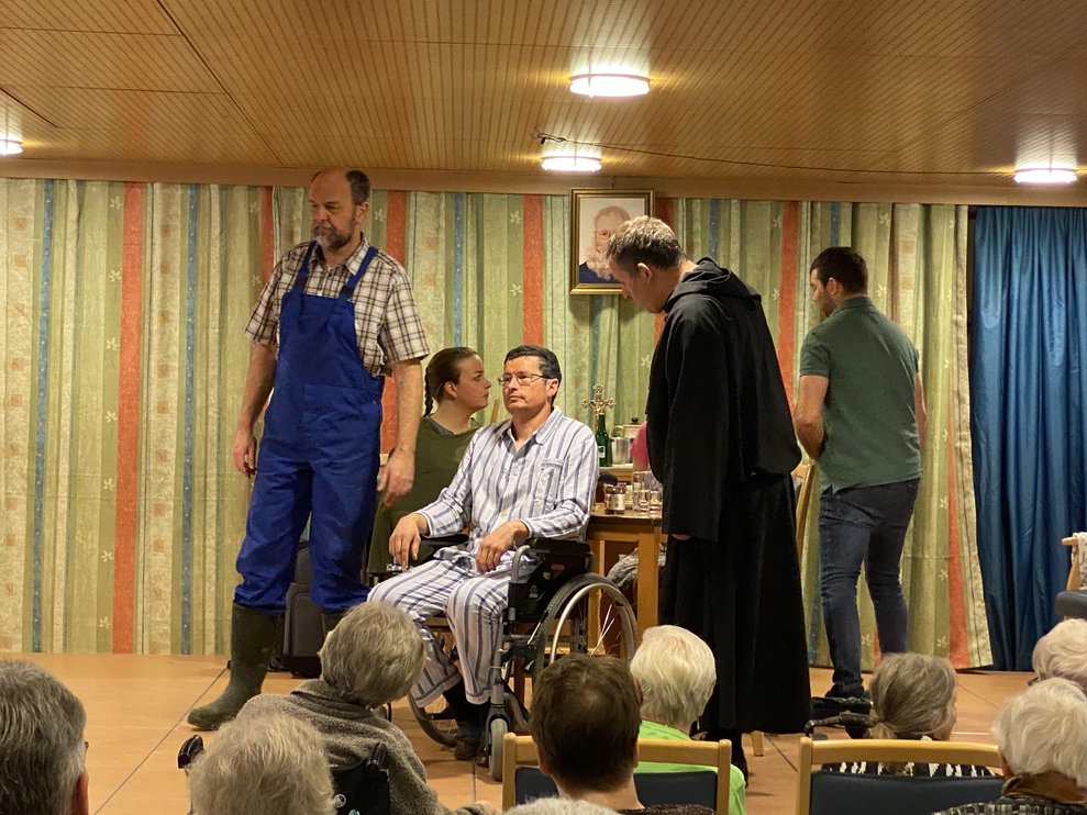 Schauspieler auf Bühne