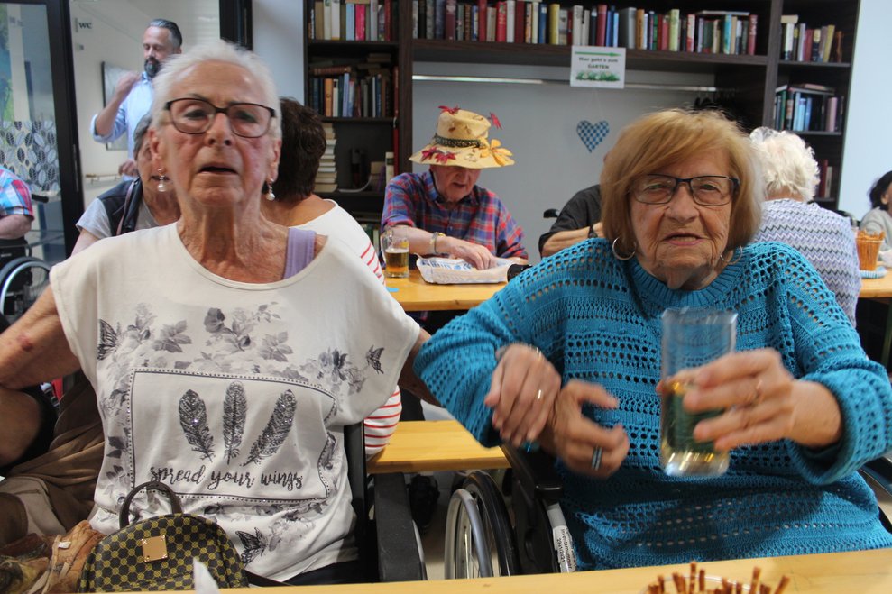 …geschunkelt und sich zur…