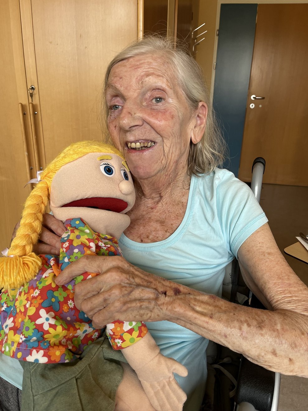 Die Demenzpuppen sorgen für herzliche Momente.