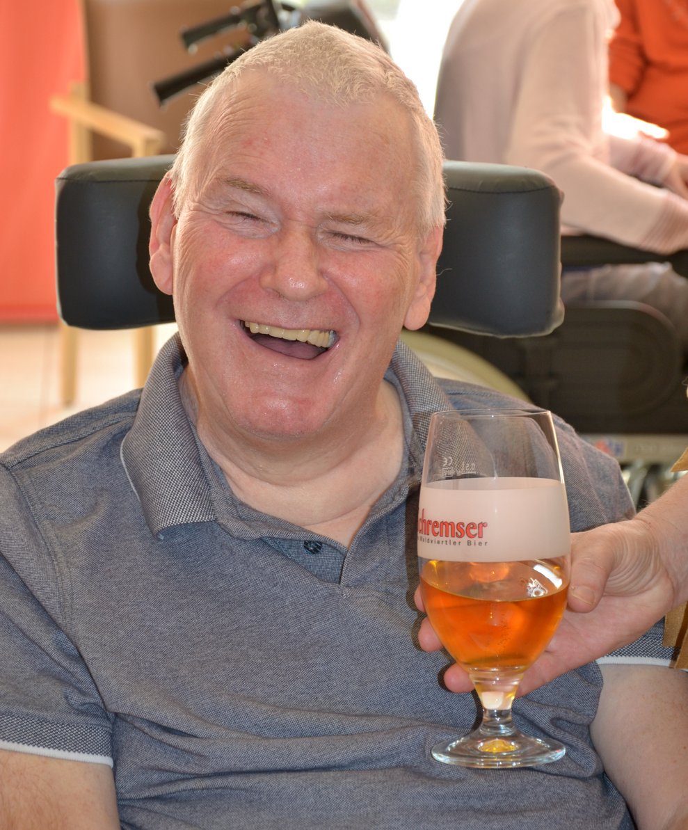 Conny genoss sein Bier.