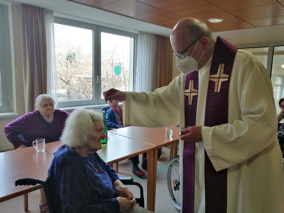 Hl Messe mit Aschenkreuz