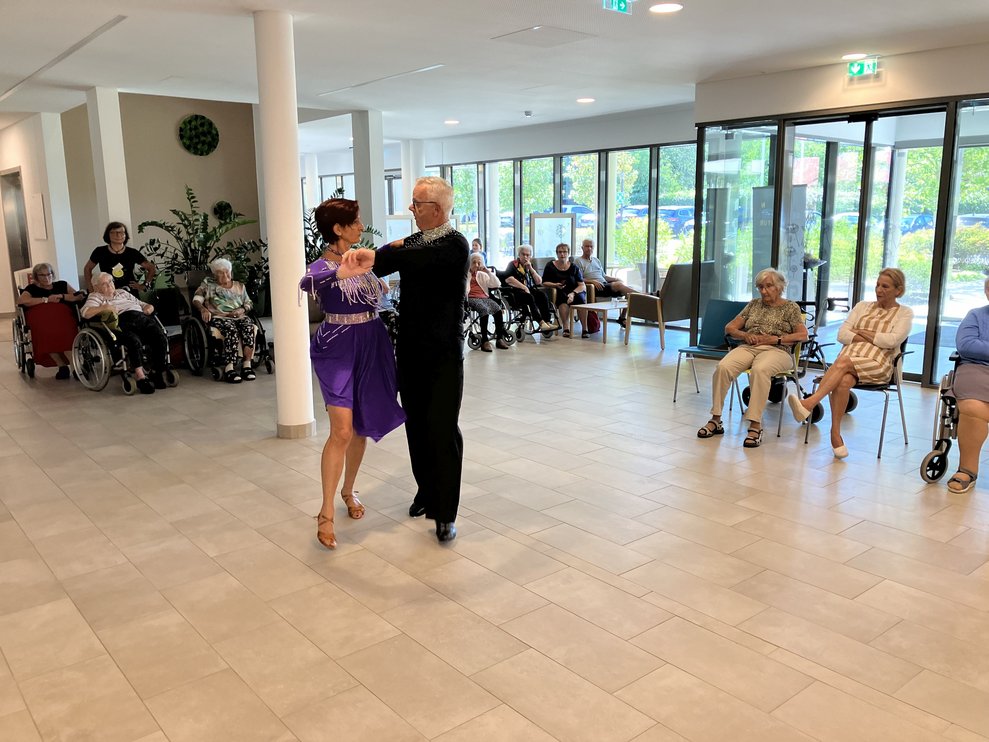 Zirkus Show & Tanzpaare 2025