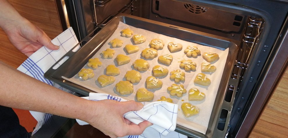 In der Zwischenzeit den Backofen auf 180° C Ober-/Unterhitze vorheizen.