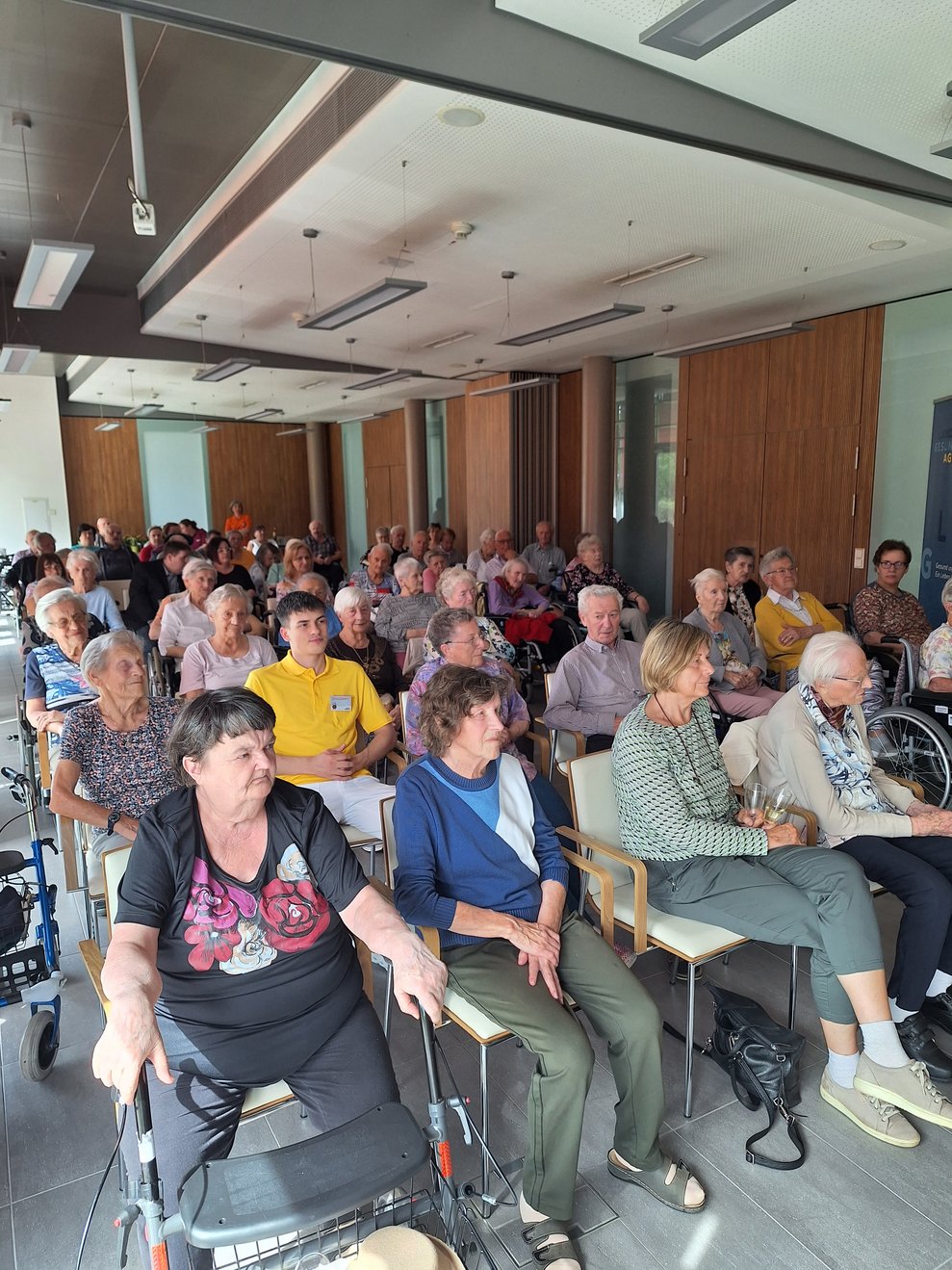 Die Sängerinnen ziehen das Publikum vollkommen in ihren Bann.