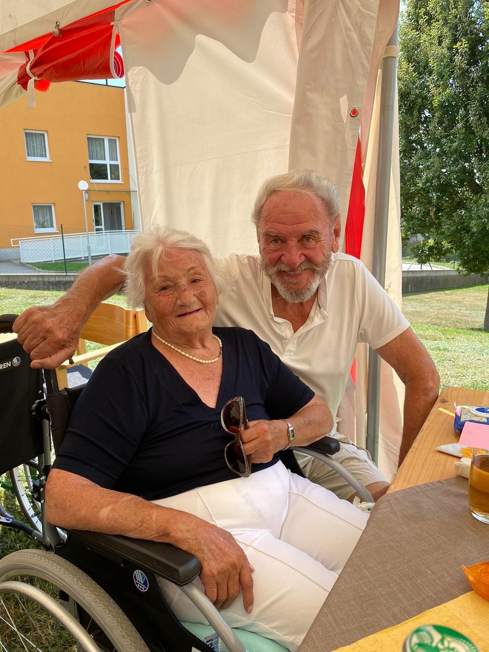 Bewohnerin mit ihrem Mann 