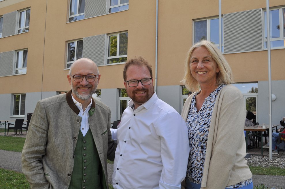 Bürgermeister mit Kfm. Direktor und Pflegedirektorin