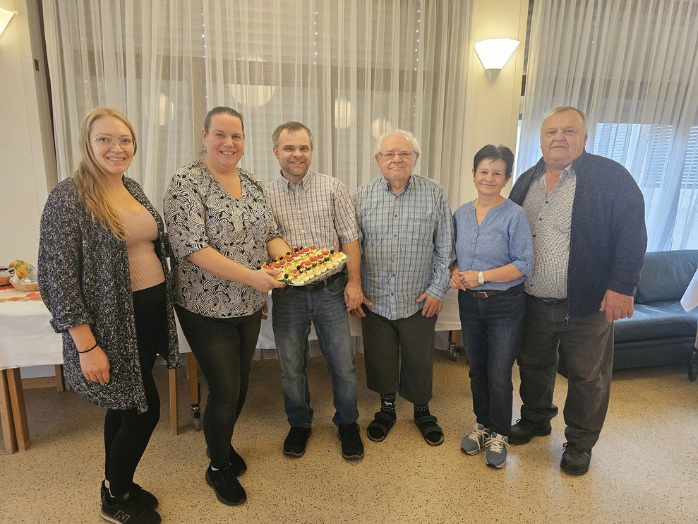 v.l.n.r.: Ergo Therapeutin Kathy Stiastny, BSc, Ehrenamt Koordinatorin Martina Gneist, Josef Nistelberger, Friedrich Hanibal, Anita Nistelberger und Josef Nistelberger Senior