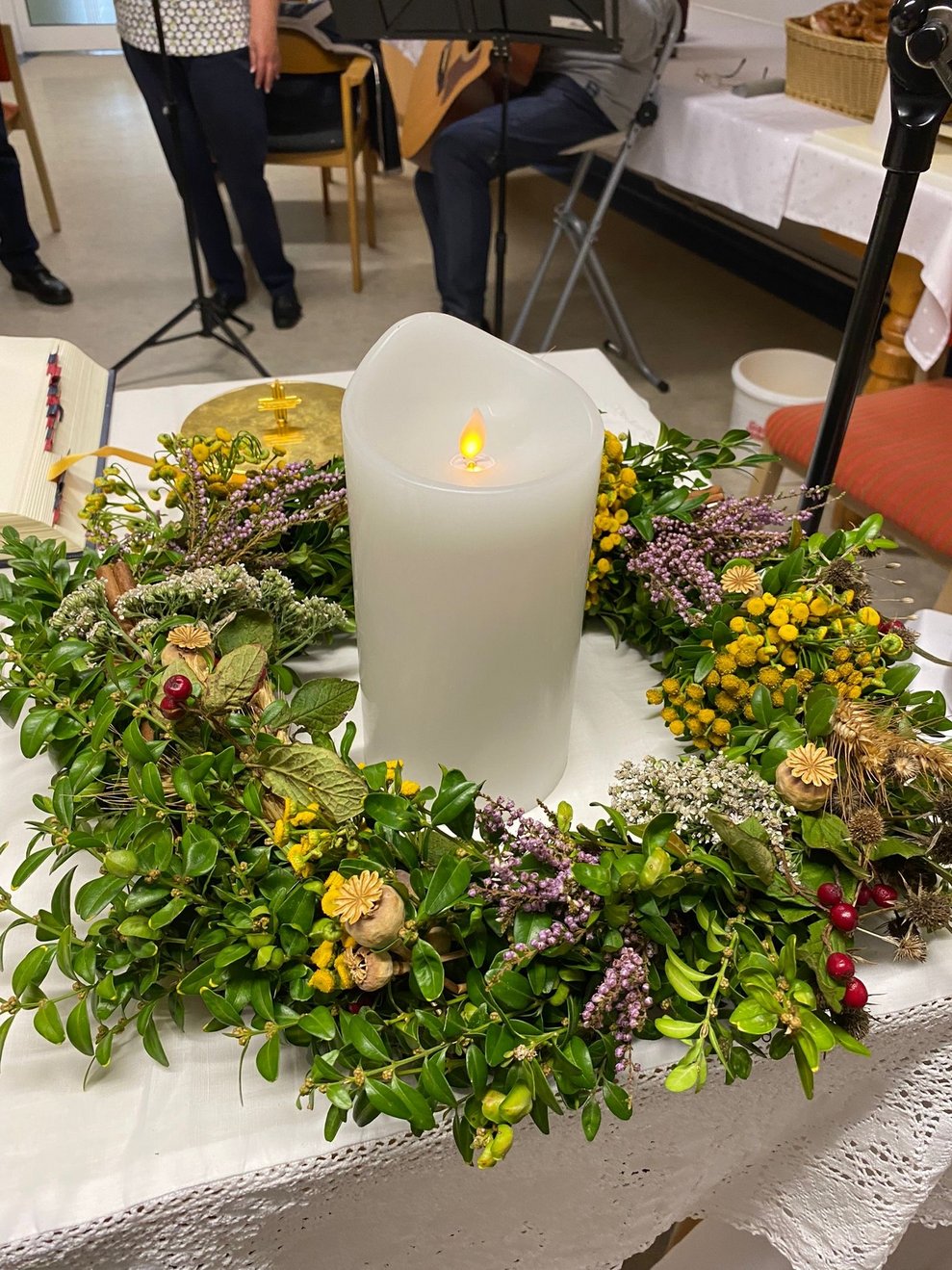 gebundener Kranz am Altar