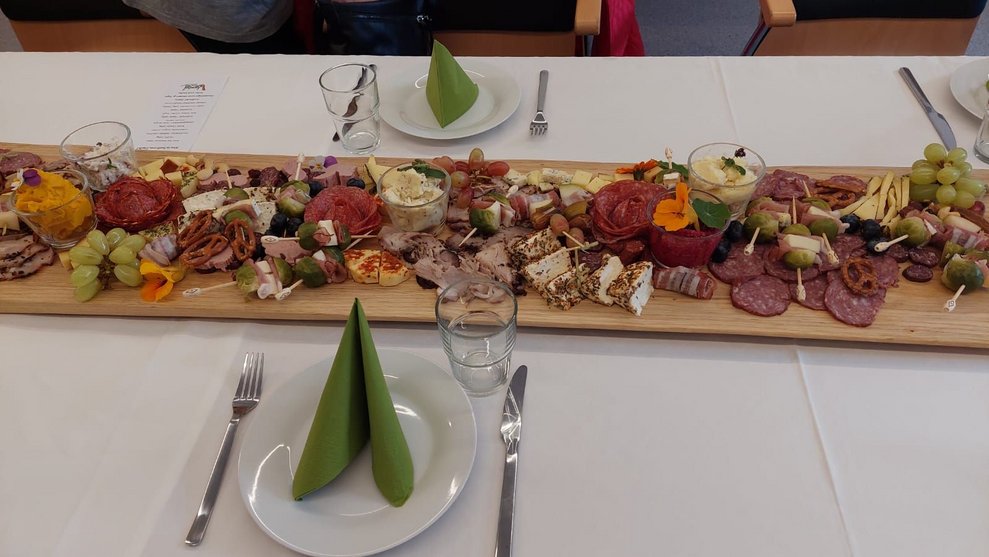 Hervorragendes Abendessen gemeinsam mit unseren Freiwilligen