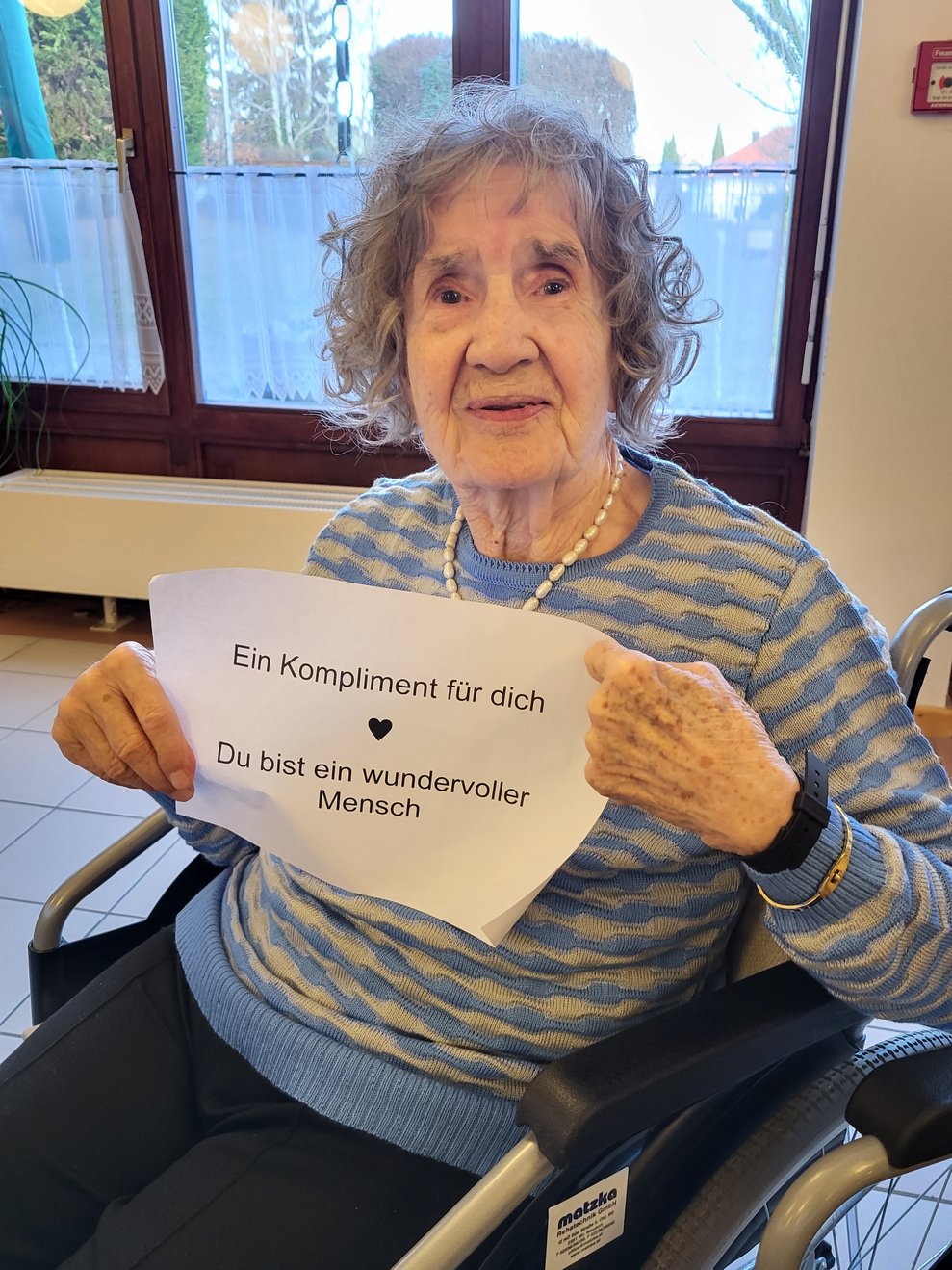 Von der Seniorenbetreuung wurden individuell gestaltete Kompliment Rollen an alle Bewohnerinnen und Bewohner verschenkt.