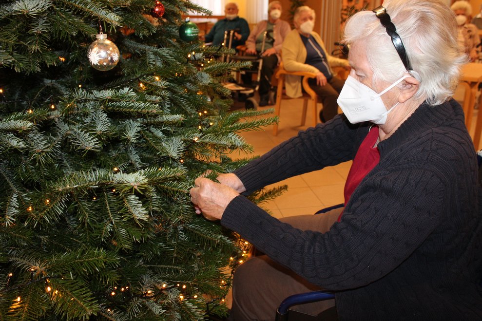 Christbäume schmücken