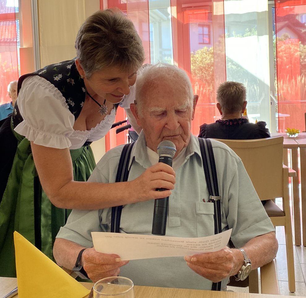 ...und Bewohnern vorgelesen.