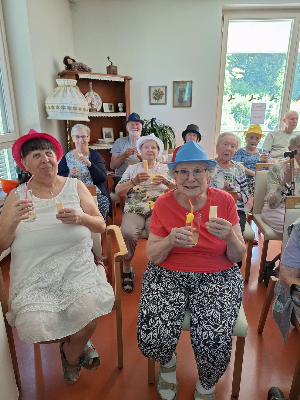 Während wir unseren frischen Ananassaft gemeinsam mit den Waffeln genießen, geht unsere Seen-Reise weiter nach Salzburg.