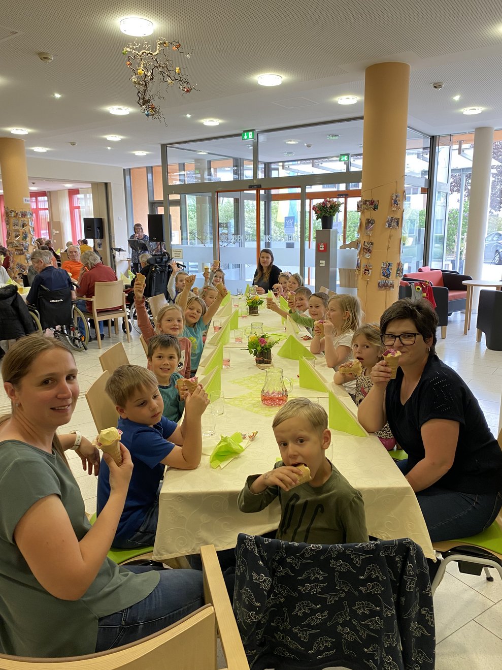 Als kleines Dankeschön gibt es für alle ein Eis.