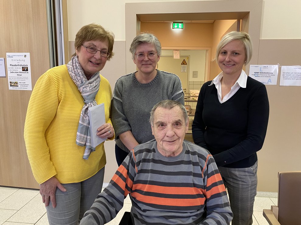 Herr Tikovits freut sich über die vielen Gratulationen zu seinem 79iger.