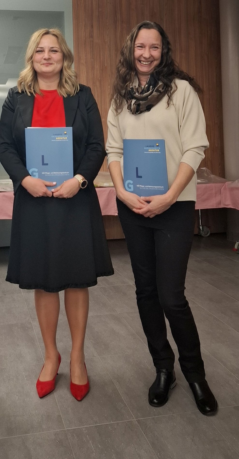 PA Martina Reithofer begeht ihr 30jähriges Dienstjubiläum. Pflegedirektorin Gabriela Blahova gratuliert sehr herzlich im Namen des gesamten Teams.