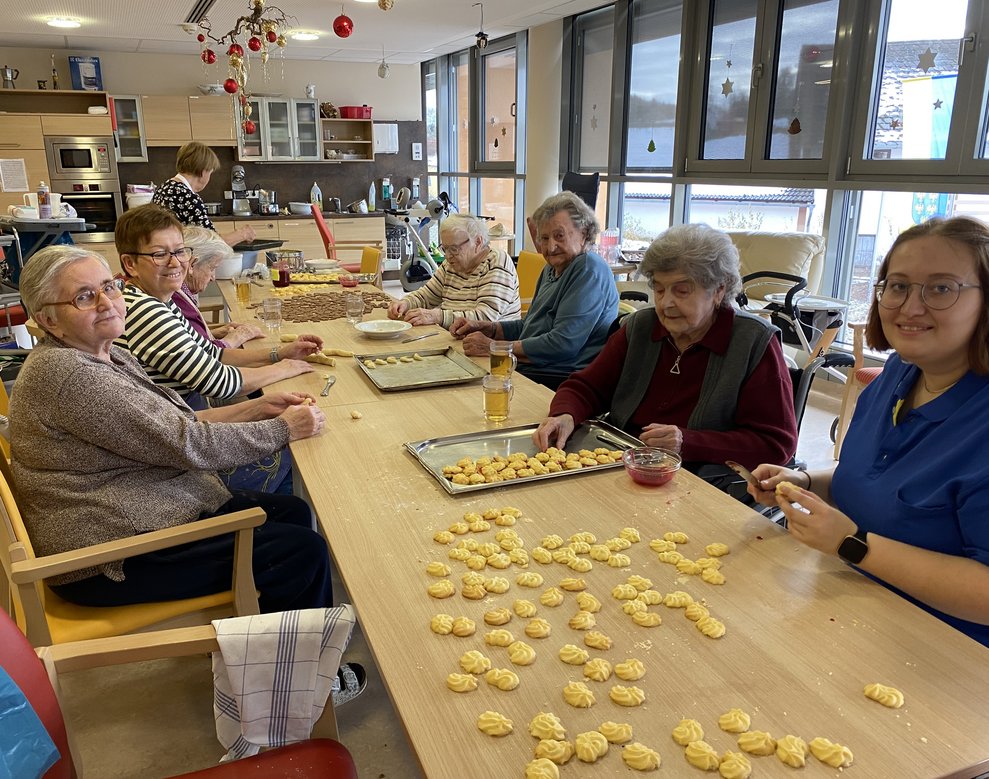 .. die gleich mit selbstgemachter Ribiselmarmelade zusammengesetz werden.