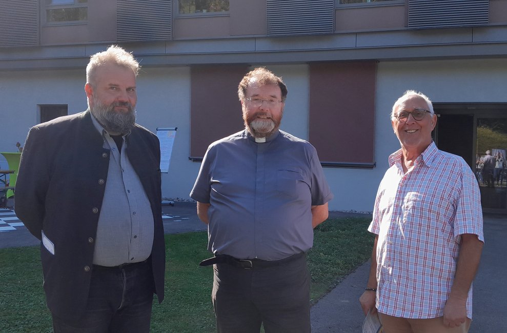 Gesellige Herrenrunde: Erik Söllner, Pfarrer Mag. Ulrich Dambeck und EA Franz Malainer.