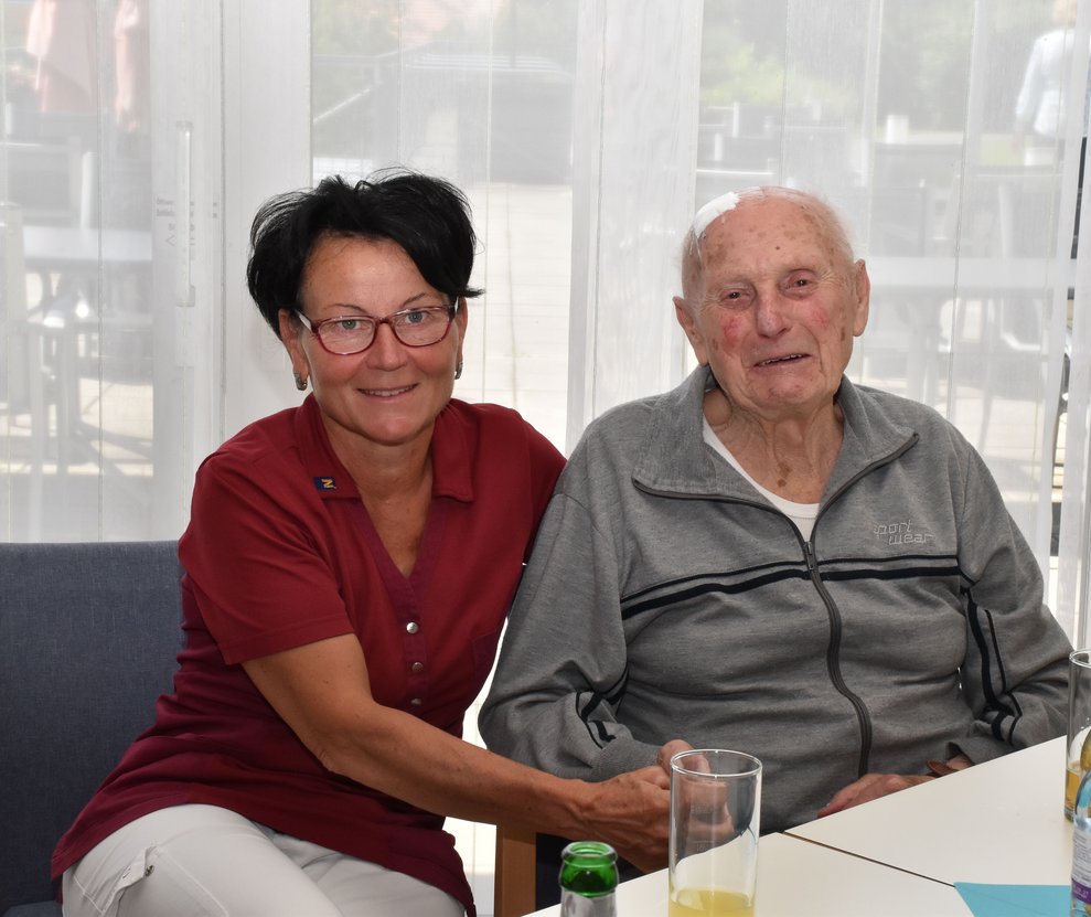 Eine Frau und ein Mann.