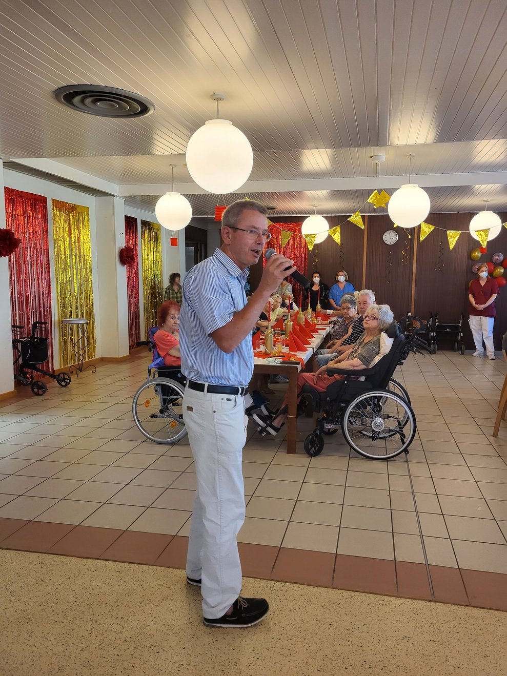 Herr Direktor RegR. Wolfgang Zorn eröffnete das Sommerfest.
