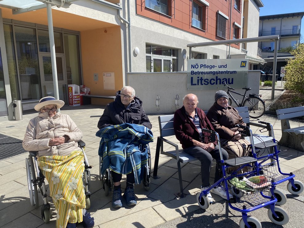 Warm angezogen trotzen sie dem kalten Wetter...