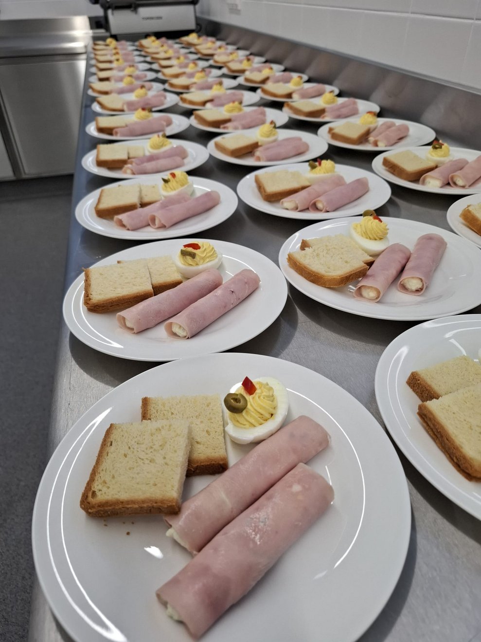 Schinkenröllchen für unsere Bewohnerinnen und Bewohner