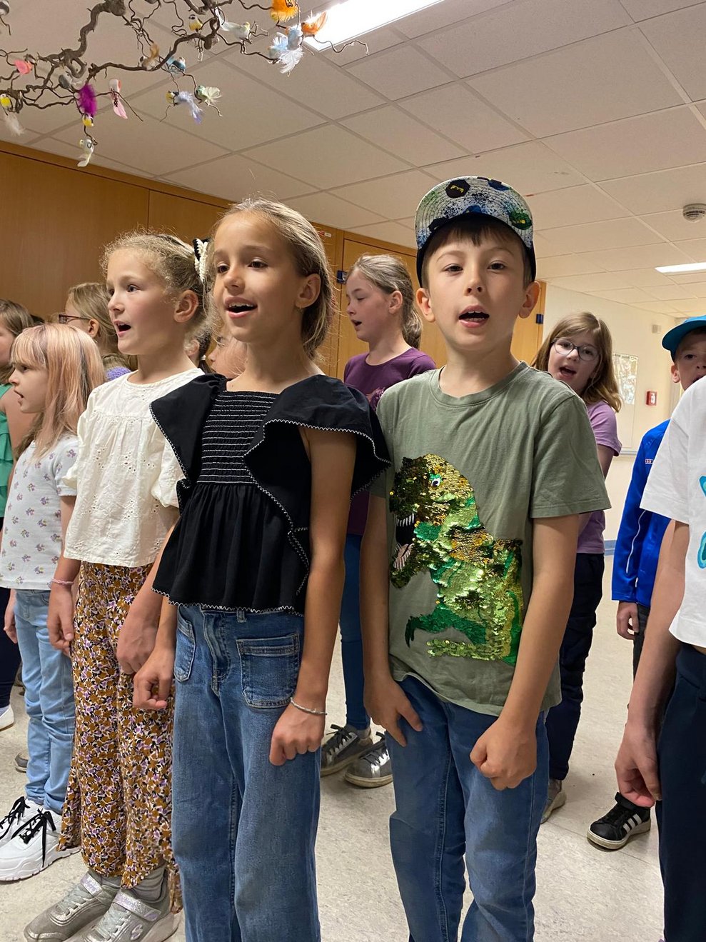 die Kinder gestalten die Feier