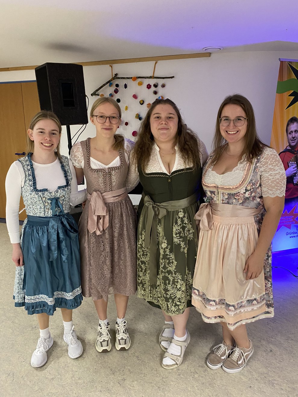 unsere hübschen Dirndln