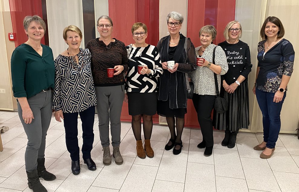 MEA Martha,mit ihren "Mädls", die sie am Dienstag beim Kochen Unterstützen und SB Sandra.