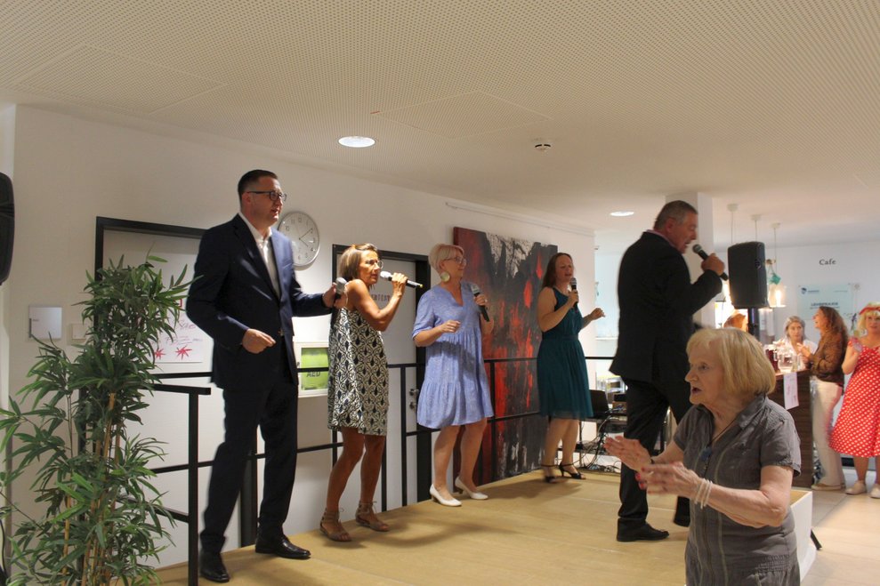Zum Abschluss unserer Playbackshow performten Ernst, Sejid, Christa, Ilse und Astrid ein abwechslungsreiches Medley. 