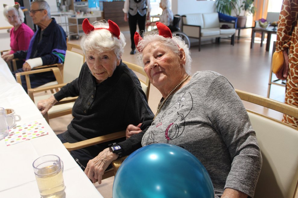 Diese zwei Damen haben beschlossen, einen Tag lang kein Engerl sein zu wollen ;-) 